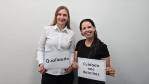 Andressa Mori e Nina Cemitério Vertical de Curitiba