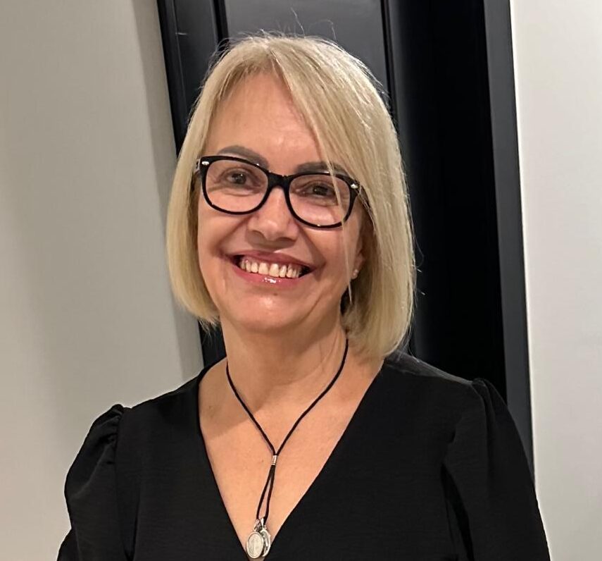 NILCÉIA REGINA RIBAS