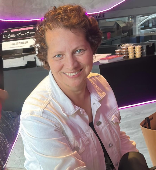 DEISE BETANIA CANEDO CHAMPOSKI